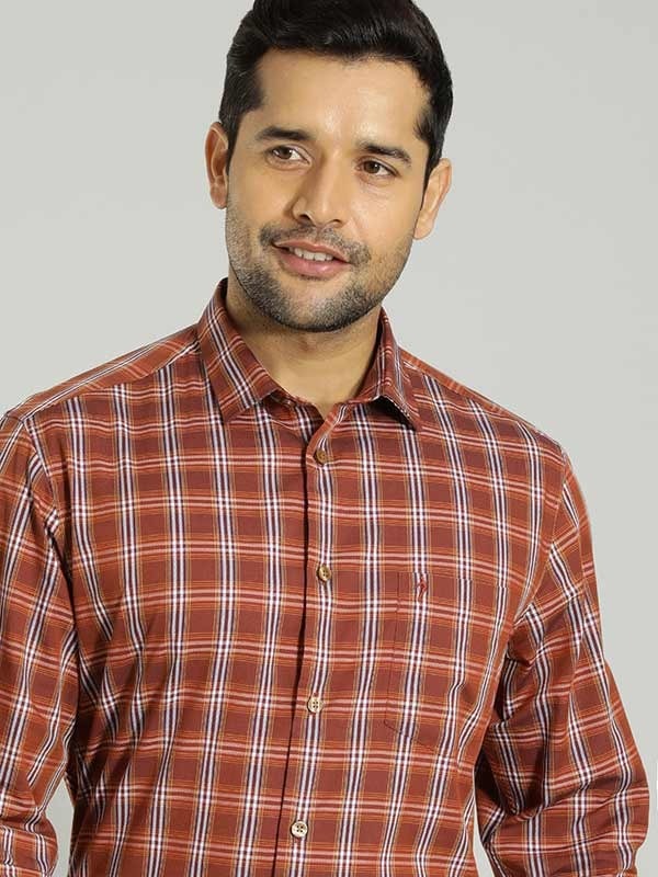 Indian Terrain Men Checkered Maroon Shirt
